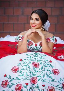 2018 nouvelles robes de Quinceanera vintage blanches et rouges avec des perles de broderie Sweet 16 Prom Pageant Debutante Dress Robe de soirée QC 1116