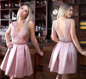 2018 Rosa cuello en V Vestido de fiesta de regreso a casa barato Encaje Una línea Satén Hueco Bling Cinta de cristal Corto Prom Graduación Club Vestidos Vestidos