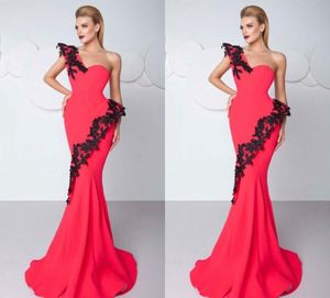 2018 Sexy Red Mermaid Robes Prom One Shoulder Sweep Train Femmes Robes de soirée Applique Lace Faire en Chine Boinée de fête élégante4549719