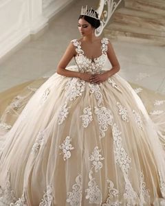 2022 Una línea de vestidos de novia Nuevo Champagne Arabia Saudita Correas espaguetis Apliques de encaje blanco Con cuentas Tallas grandes Corte Tren Vestidos de novia formales GC0906