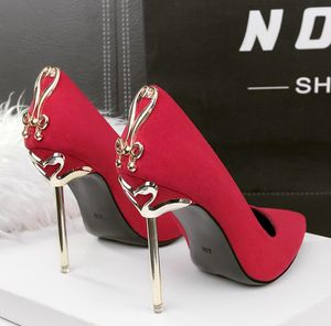 2022 zapatos de boda de terciopelo de moda puntiagudos tacones altos de 4 pulgadas zapatos de novia sexy fiesta de fiesta zapatos de diseñador de lujo delgados con arco de metal rojo