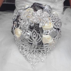 2019 nouveau style européen bouquet de mariage fait à la main lys artificiel blanc mariée demoiselle d'honneur accessoires de fête de mariée fleur Decoratio233V