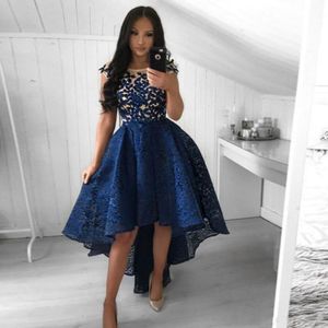 2019 robes de bal courtes sexy haut bas col rond manches transparentes élégantes corsage appliqué robes de cocktail en dentelle bleue