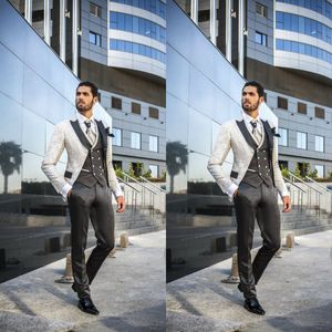 2019 Primavera Hermoso Esmoquin de boda Slim Fit Patrón Trajes de solapa para hombres Barato Un botón Traje de novio Traje de padrino de boda Chaqueta + Pantalones + Chaleco