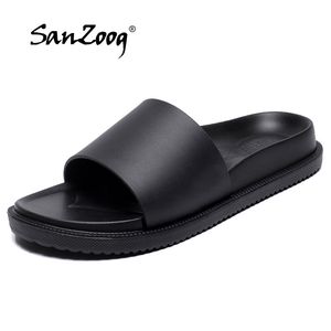 2019 Summer Home Slippers Men Slides Non-Slip Black and White Couple Indoor Shoes Soft Man Designer Flip Flops Eva Sole