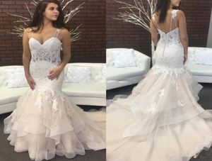 2019 Robes de mariée de sirène tendance spaghetti appliques de train de balayage sans dossier chapelle country robes nues vestido de novia1504064