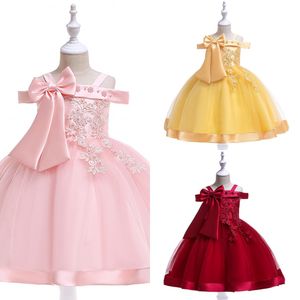 2020 Vestidos de niña de flores de encaje rojo rosa barato Hombro frío Perlas Vestido de fiesta con apliques de arco Vestido de primera comunión para niños pequeños para boda