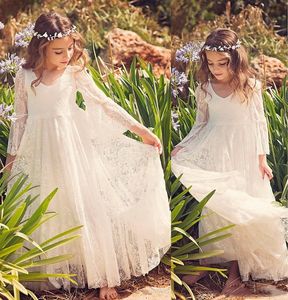 2020 nuevos vestidos de niña de flores de playa blanco marfil vestido de primera comunión boho para niña con cuello en v manga larga una línea vestido de novia barato para niños