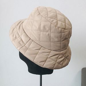 2020 nouveau coupe-vent femmes chapeaux plaine seau chapeau chaud casquette dames hiver chapeau mode tissu chapeau pas cher all-match plein air chapeau