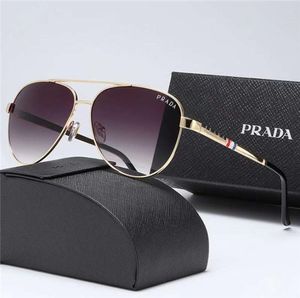 2020 Le dernier produit New Fashion Classic Sunglasses Attitude Lunettes de soleil Gold Frame Square Metal Frame Vintage Style Outdoor DES3013791