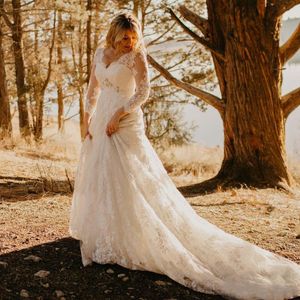 2020 Vestidos de novia baratos vintage Una línea País Cuello en V Apliques de encaje completo Cuentas Mangas largas Tren de la corte Vestidos de novia formales de talla grande