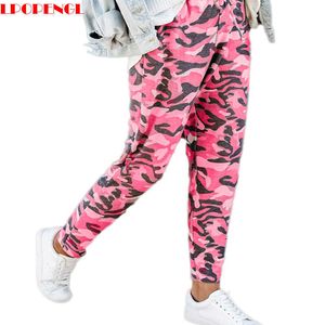 2020 pantalones de mujer camuflaje para mujer para leggins graffiti estilo delgado estiramiento pantalón ejército verde leggings deportes pantalones rosa Q0801