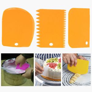 2021 3Pcs/set Plastic Dough Knife Icing Fondant Scraper Jagged Edge Cake Spatula Baking Pastry Tools Plain Smooth Cake Paddle