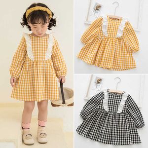 2021 automne vêtements pour enfants nouvelle fille robe à manches longues mode grille coton robe dentelle à volants mignon petite robe de princesse DR19142 Q0716