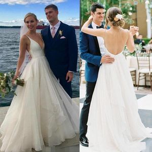 2021 Boho plage robes de mariée simple col en V profond pas cher bretelles spaghetti jupe à plusieurs niveaux satin organza dos nu robe de mariée robe de novia