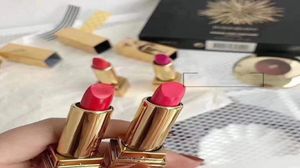 2021 Christmas Lipstick Set High Value Boad Box Matte Firework Lip Stick 4 Couleurs Nude Red Sticks Lèvres Kit de maquillage Bag3812173