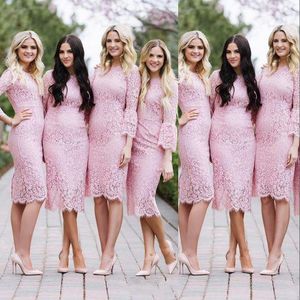 2021 Vestidos de dama de honor rosa rosa country encaje completo para bodas de tres cuartos de largo mangas de poeta vaina longitud de la rodilla corta dama de honor