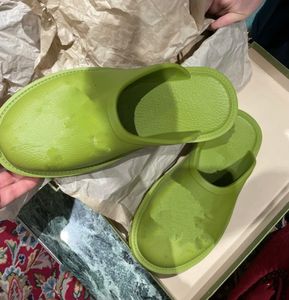 Zapatillas de sandalia de tacón grueso para mujer de jalea de diseñador 2021, hechas de materiales transparentes, zapatillas de mujer de moda, sexy y encantadora, soleadas para la playa