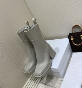 2021 Boots de haute qualité Fashion Soft Pvc Slide Zipper Boot nu talon épais 6cm Show Party Rain Shoes Luxury Box 35-40