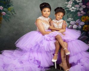 2021 Lilas Purple Flower Girl Vestidos HI HI Lo Lace Appliques Beads Bow Niños Niñas Destino de concurso Tiered Sweet Train Birthda4136698