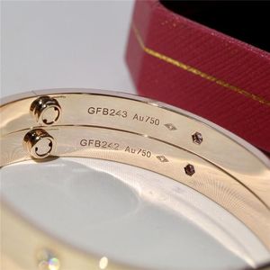 2021 Bracelets d'amour de créateurs de luxe Bangle GFB plaqué or 18 carats avec sac de carte de boîte d'origine Numéros de code uniques panier diamond3426