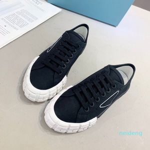 2021 Diseñadores de lujo Zapato de buena calidad Lona Zapatos casuales Primavera y otoño Moda Cómoda Plataforma al aire libre para mujer