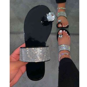 2021 Nueva moda sexy verano romano diamantes de imitación zapatillas planas al aire libre cómodo conjunto de pies zapatillas de playa para mujeres Y0427