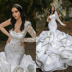 2021 Vestidos de novia de sirena con volantes Tallas grandes Un hombro Tren de la capilla Preciosos vestidos de novia Vestido de matrimonio árabe nigeriano