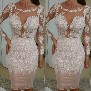 2021 Sexy Blush Pink Vestidos de cóctel desnudos Funda Joya Cuello Mangas largas Apliques de encaje blanco Longitud corta hasta la rodilla Noche Madre de los vestidos de novia Vestido de invitados