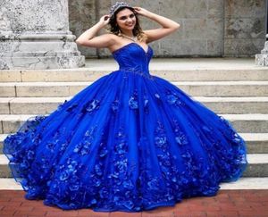 2021 Princesse sexy Royal Blue Quinceanera Robes robes de balle 3d Floral Fleurs Sweetheart Lace Appliques perles 16 Long Puffy Tulle 1051115