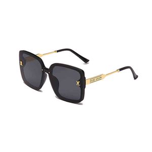 2024 Square Sunglasses Ladies Fashion Classic Brand Designer Retro Sun Glasses Women Sexy Eyewear Unisex Shades