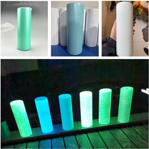 2021 Tazas de pintura luminosas de sublimación recta de 20 oz con paja que brilla en las botellas de agua de acero inoxidable blanco oscuro Tazas de leche para beber A12