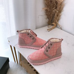 2021 avec boîte femmes bottes de neige d'hiver Luxurys designers triple noir châtaigne marine classique cheville genou botte courte femmes dames chaussons chaussures gris rose
