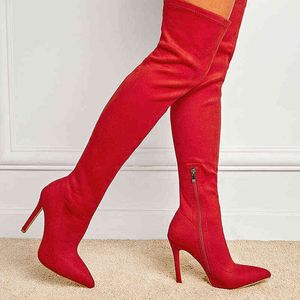 2021 Mujeres 11 cm Tacones altos sobre la rodilla Botas altas Fetiche Stripper Botas largas Combate Invierno Caballero Sexy Moda Zapatos rojos H1123