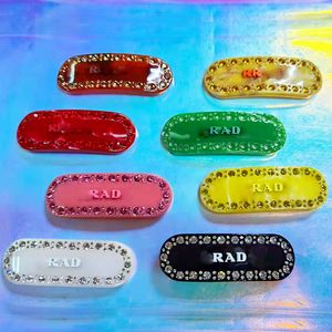 Pinzas para el cabello de acrílico con letras de lujo de marca, pasadores, letras de personalidad para niñas, horquillas de diamantes brillantes de cristal de color caramelo de diseñador para niñas, accesorios para mujeres