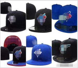 2022 Equipo clásico Béisbol Sombreros ajustados Color azul real Canadá Moda Hip Hop Deporte en el campo Diseño cerrado completo Gorras Hombres baratos 05565610