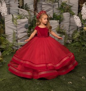 2022 Rouge Foncé Mignon Princesse Filles Pageant Robes Perles De Cristal Jewel Cou Manches Courtes Tulle Tiered Longueur De Plancher Enfants Mariage Fleur Filles Robe Plus Taille Avec Arc