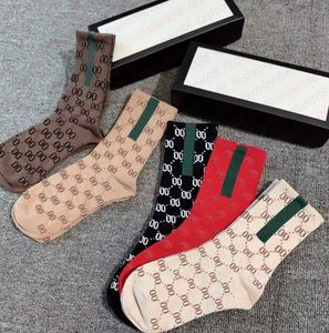 Chaussettes de créateurs pour hommes et femmes cinq marques de chaussettes de sport de luxe Chaussette d'hiver en tricot de coton avec boîtes Chaussettes de sport respirantes en pur coton pour hommes et femmes