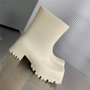 2022 Bottes de bottes pour femmes de concepteur Spring Summer Square Toe plate-forme de pluie Pluie Bootage imperméable Chaussures surdimensionnées en caoutchouc authentique
