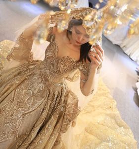 2022 Dubai Luxueux Robe De Mariée Dorée Princesse Conte De Fées Robe De Bal De Mariée Longue Train Royal Illusion Cou Vintage Paillettes Paillettes Robes De Mariée Sur Mesure