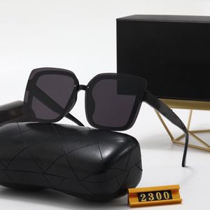 2022 mode classique design lunettes de soleil de luxe pour femme femmes carré lunettes de soleil UV400 lunettes 2300 femme avec boîte et étui