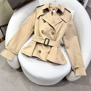 Trench-coat de styliste pour femmes, style européen et américain de luxe, style à carreaux, coutures à la mode, faux deux manteaux amples mi-longs pour femmes