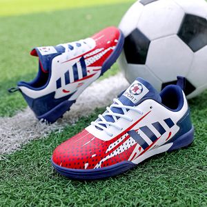 2022 Fashion Red Triples Gedrukte kindervoetballaarzen Outdoor Futsal Shoes Turf Soccer Sneakers For Kids Boys Basket Enfant