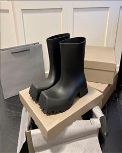 2022 Fashion Summer Rain Boots Boot de goma Boot 22SS Rainboot Platform Toe Toe Talls High Women Men Men Outsola a mediados de 1676069