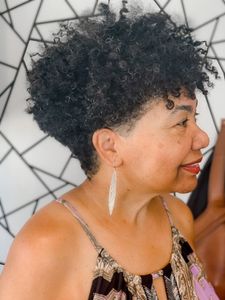 2022 Productos calientes Pixie Curls Peluca de cabello humano Corte cónico corto Kinky Rizado Bob Máquina hecha Cuero cabelludo natural Mujeres Uso diario HD Pelucas frontales de encaje 180% Densidad