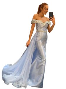 2022 bleu clair robes de bal surjupe sur l'épaule manches courtes perlées satin tulle pageant robe formelle robes de soirée longue queue