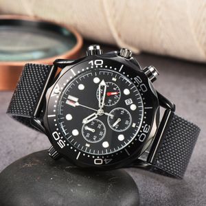 2022 montre de luxe pour hommes cadran à trois yeux conception non brodée en acier étanche 6 aiguilles chronographe à quartz secondes de course océan montre cosmique bracelet de montre en maille