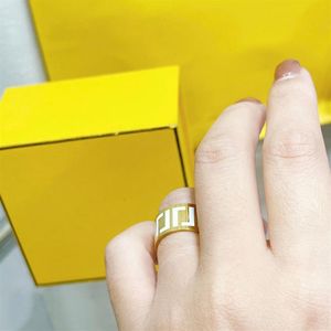 2022 Luxurys Designers Ring Ring High Quality Designer Des anneaux d'or Engagements pour les femmes Love Ring Lettre F Boucles d'oreilles Box 2317p