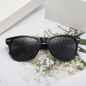 Gafas pequeñas con clavos de 2022 metros, tres y cinco gafas de sol con orificio completo, rectas