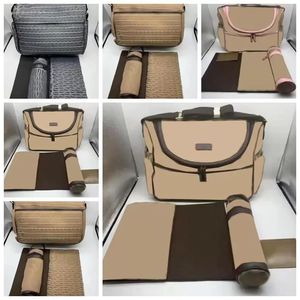 2023 Marca Bolsas de pañales Bolsa impermeable para pañales de mamá Bebé infantil Cremallera Marrón Estampado a cuadros Venta Mochila Mensajero Apiladores de pañales Tote Contenedor interno Bolsa seca